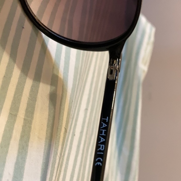 COPY - Tahari sunglasses - Picture 6 of 6